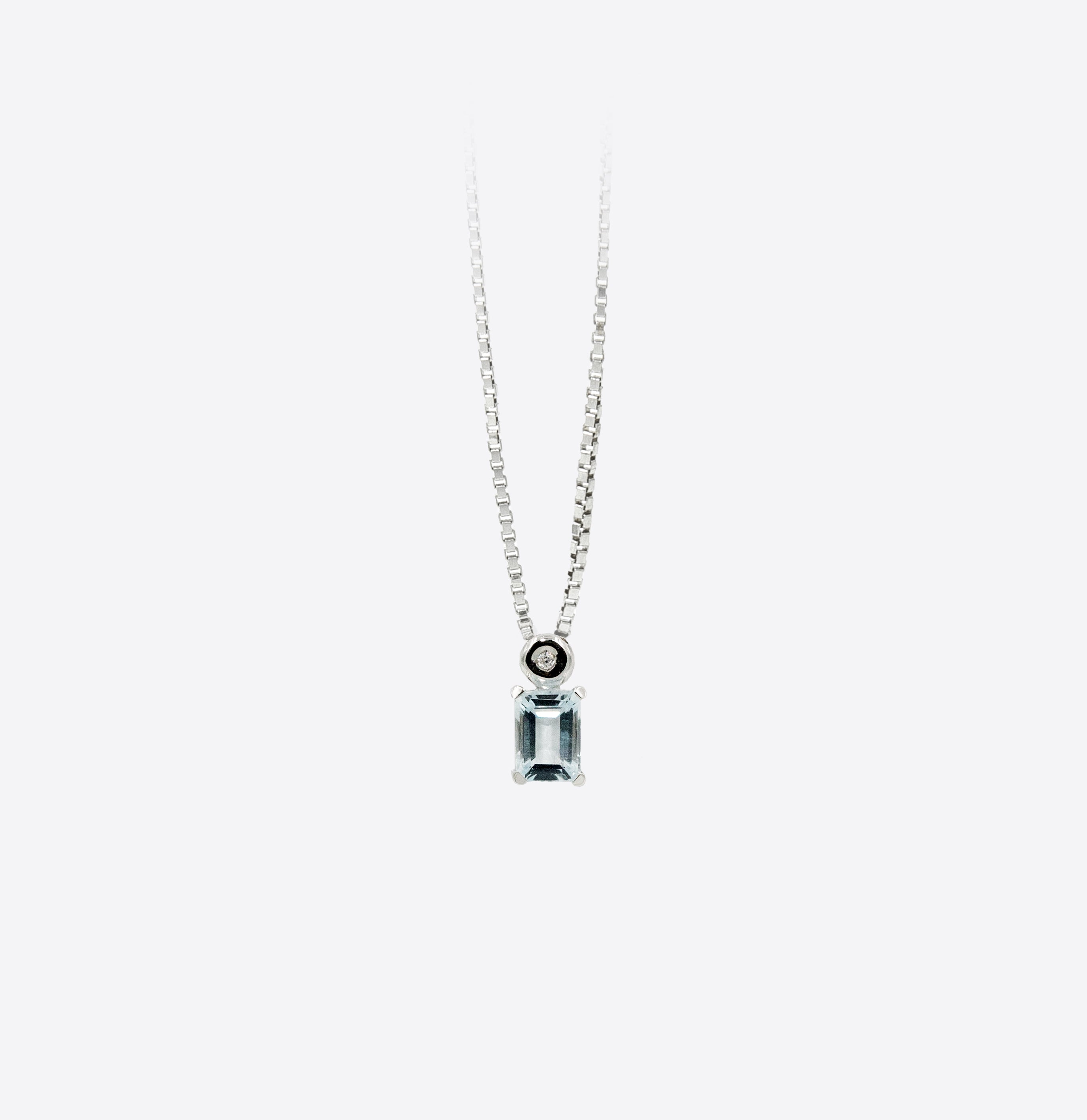 Necklace with Aquamarine and Diamonds